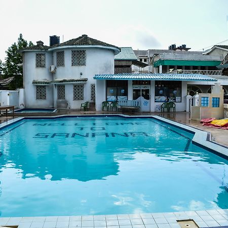 Sanana Conference Center And Holiday Resort Mombasa Bagian luar foto