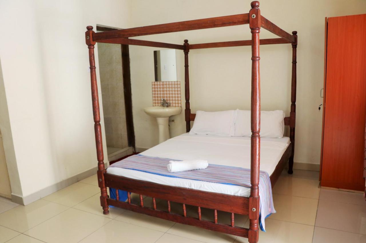 Sanana Conference Center And Holiday Resort Mombasa Bagian luar foto