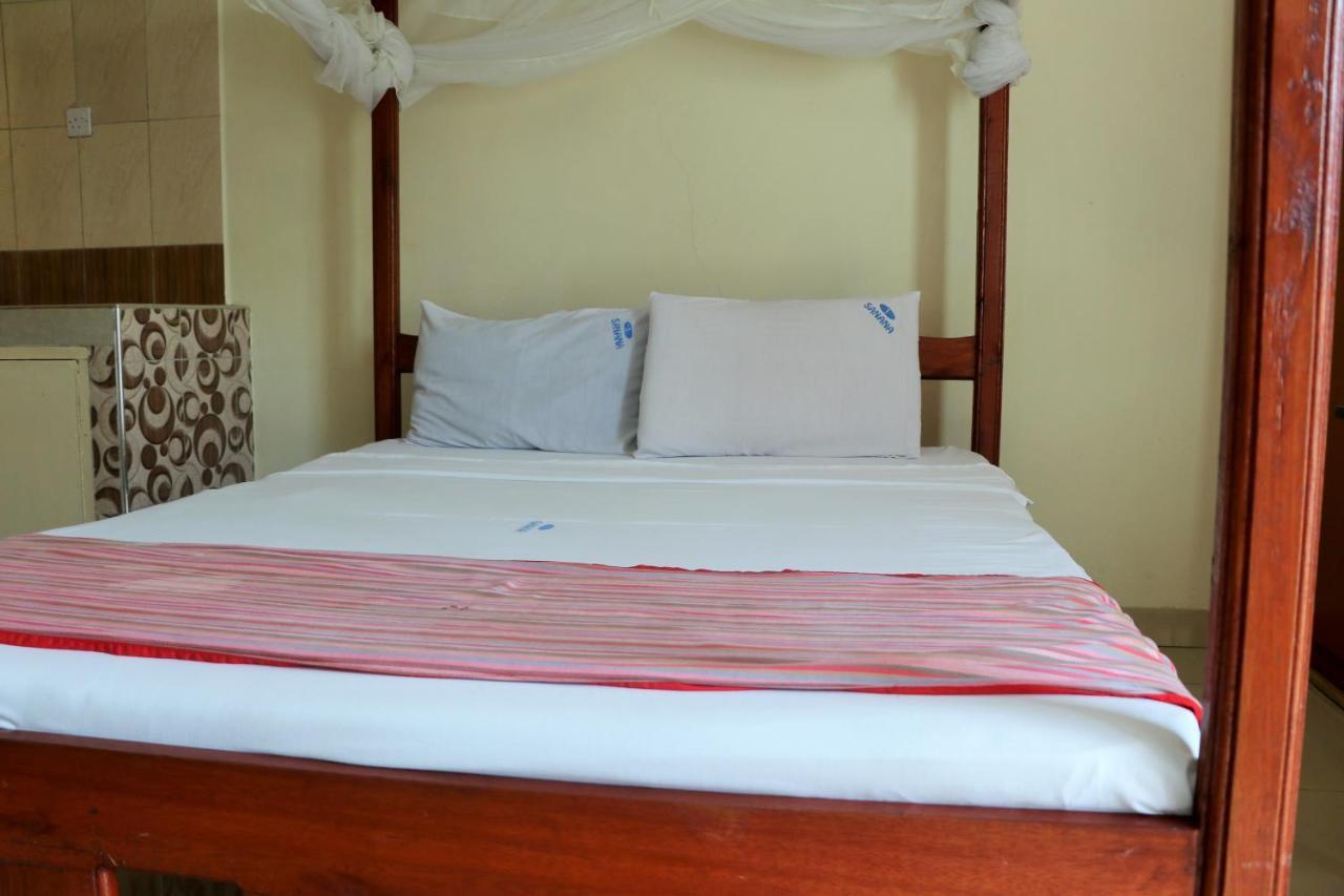 Sanana Conference Center And Holiday Resort Mombasa Bagian luar foto