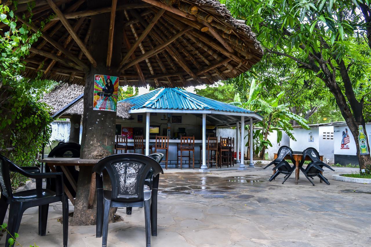 Sanana Conference Center And Holiday Resort Mombasa Bagian luar foto