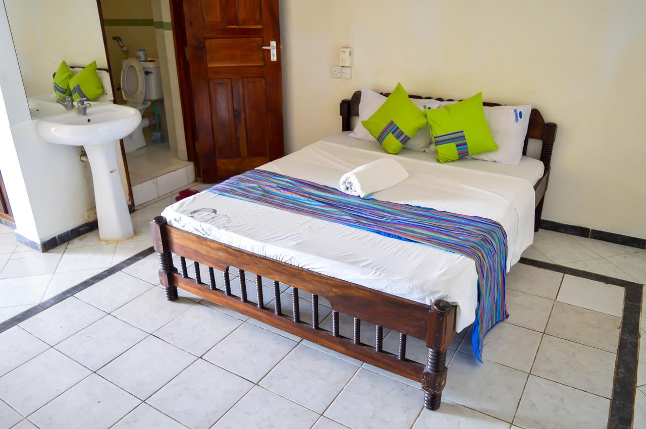Sanana Conference Center And Holiday Resort Mombasa Bagian luar foto