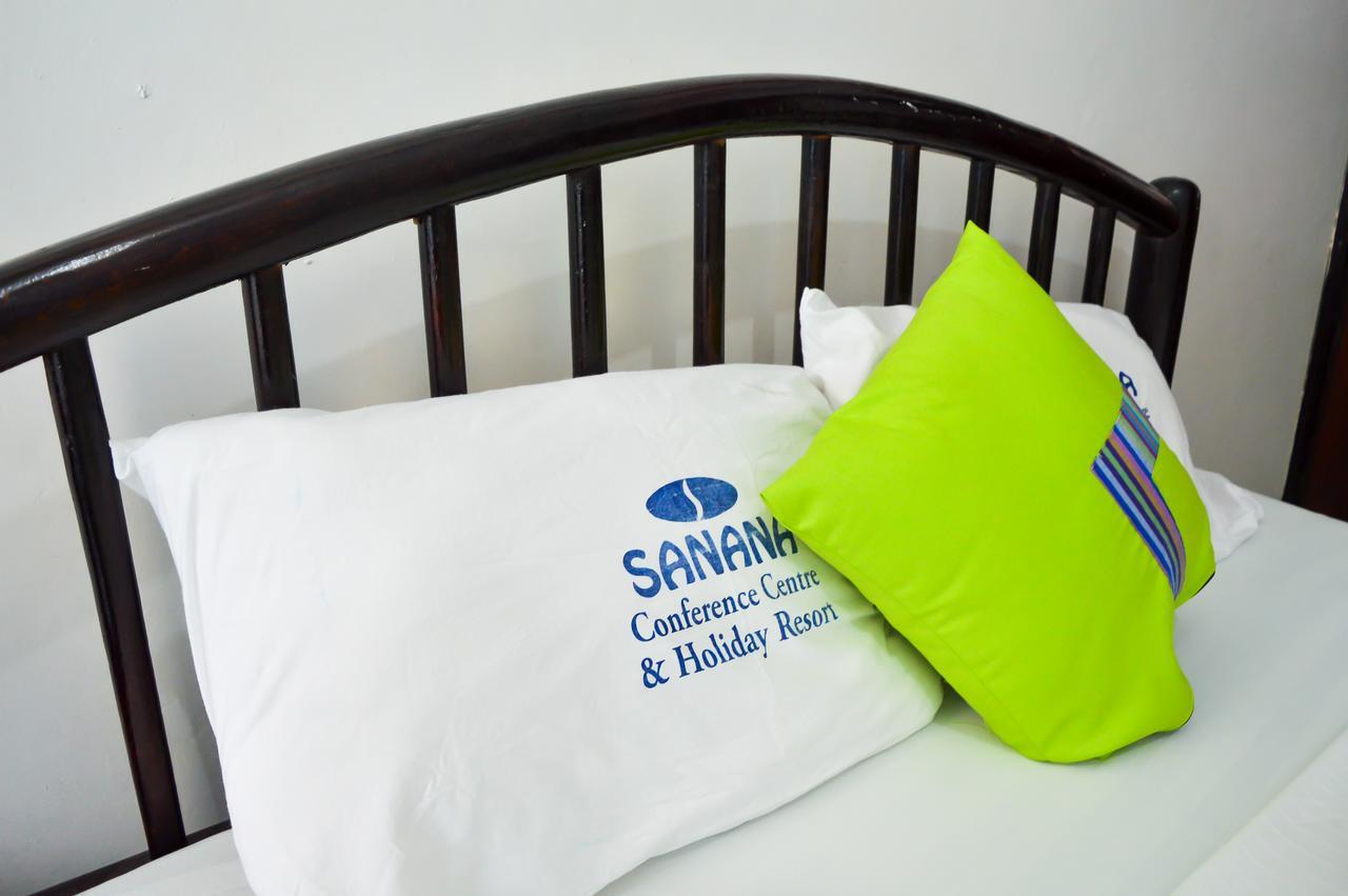 Sanana Conference Center And Holiday Resort Mombasa Bagian luar foto