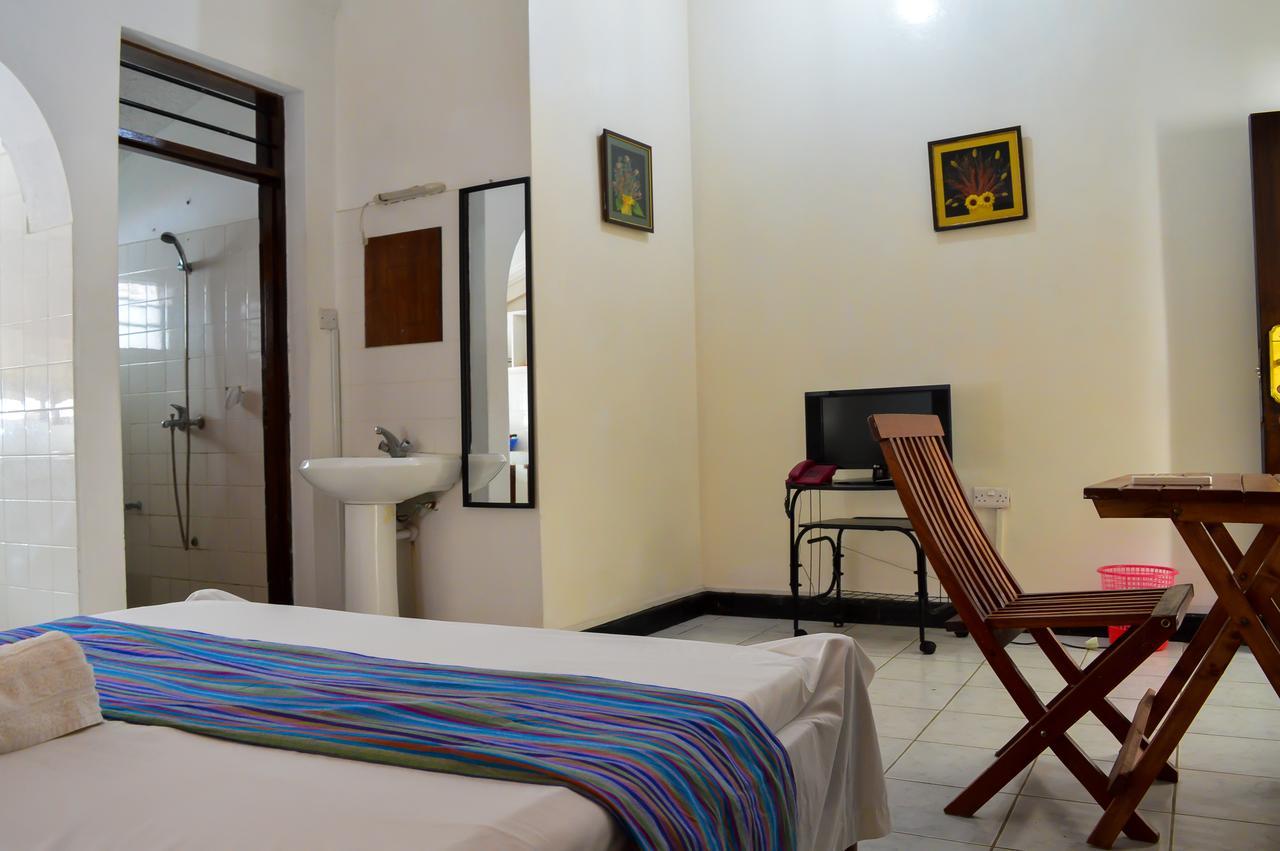 Sanana Conference Center And Holiday Resort Mombasa Bagian luar foto