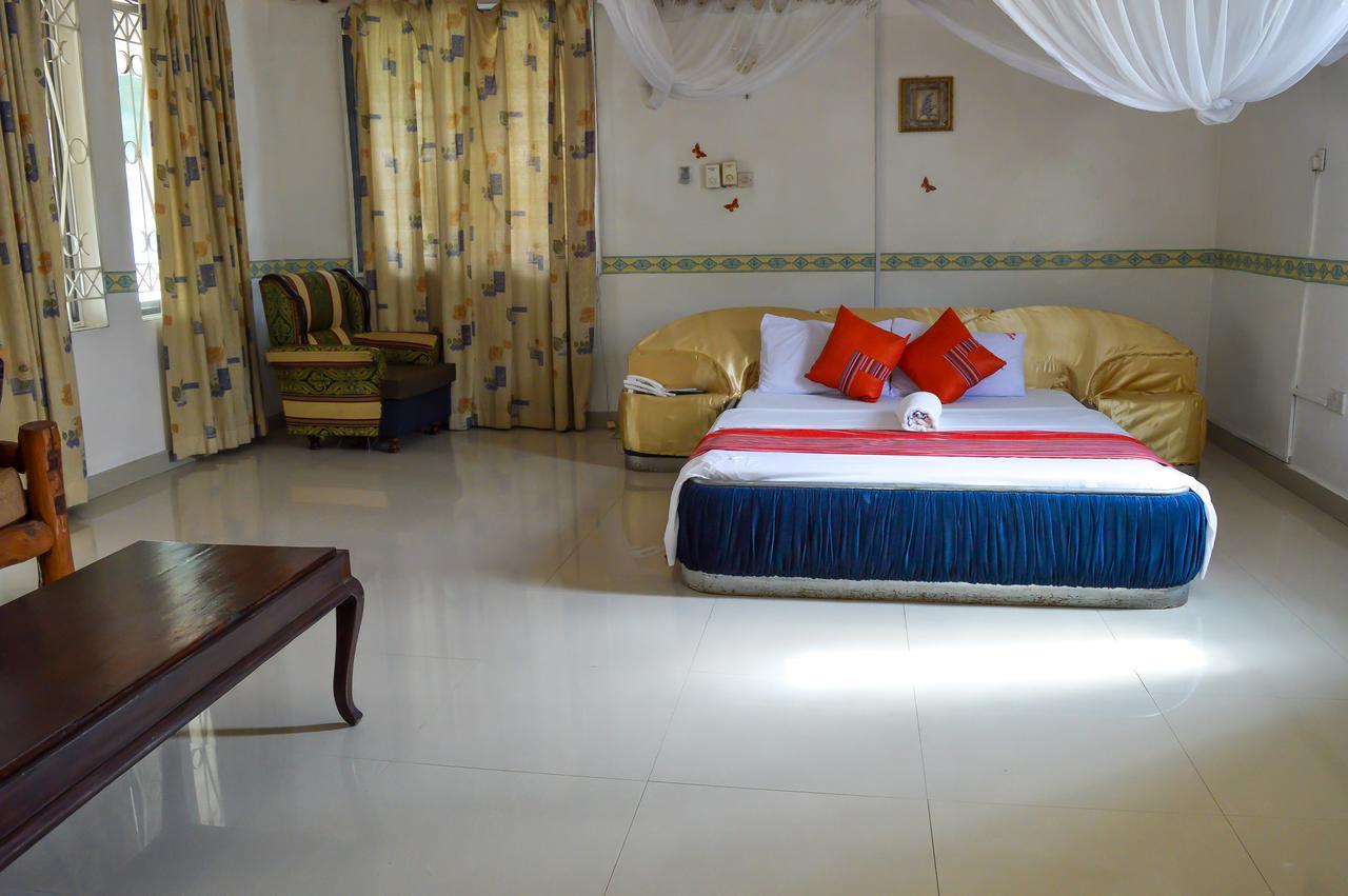 Sanana Conference Center And Holiday Resort Mombasa Bagian luar foto