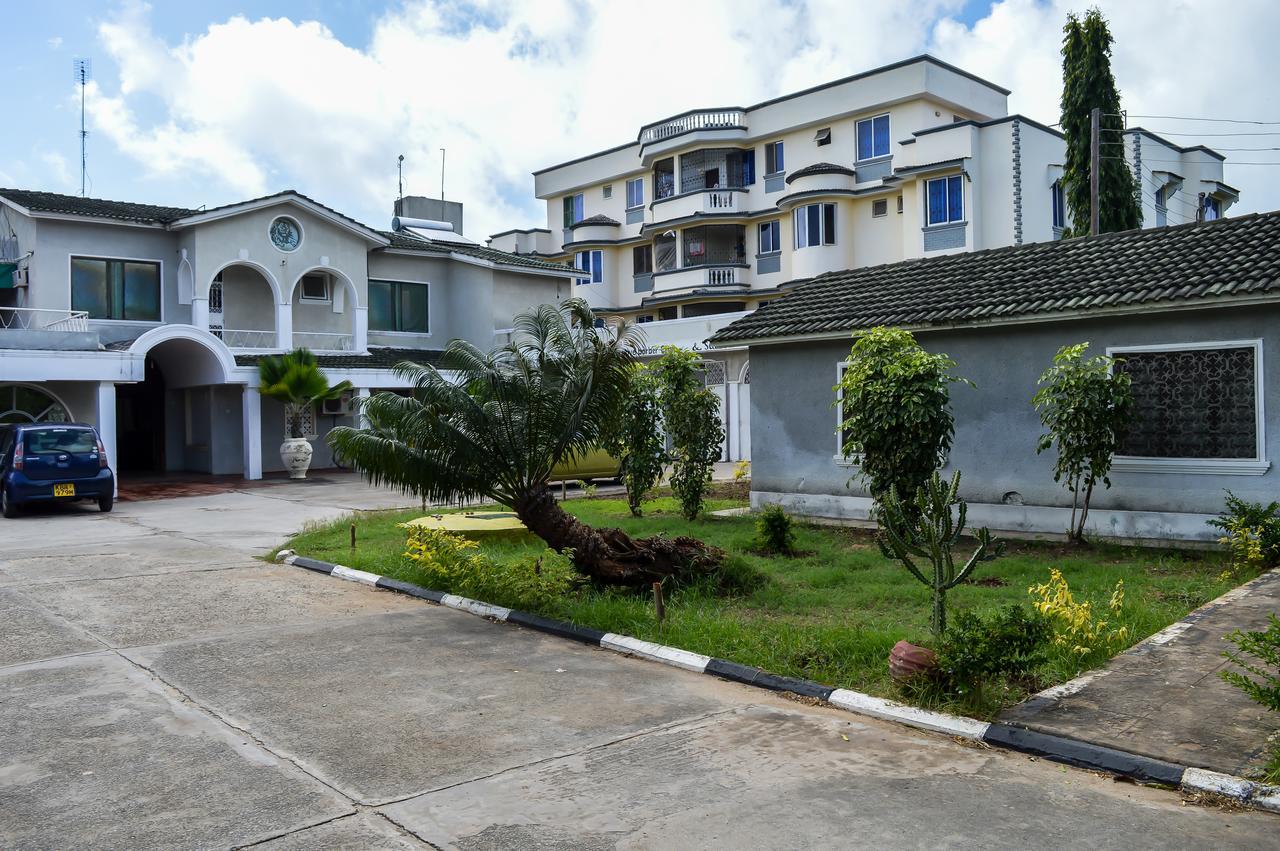 Sanana Conference Center And Holiday Resort Mombasa Bagian luar foto