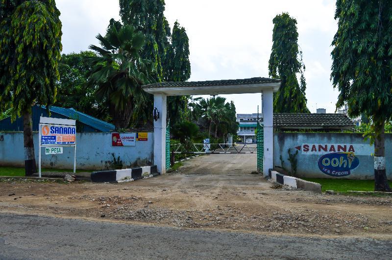 Sanana Conference Center And Holiday Resort Mombasa Bagian luar foto