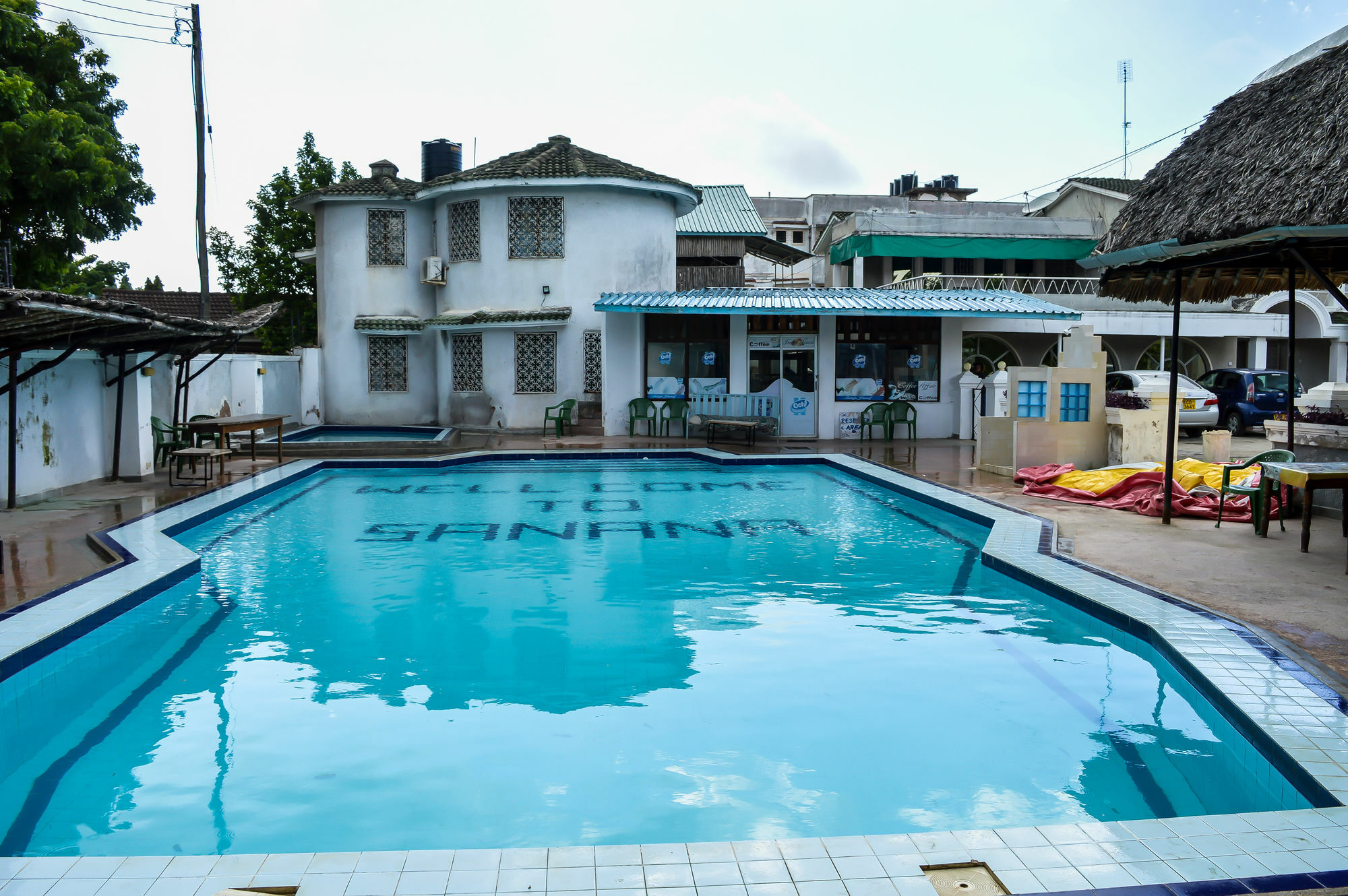 Sanana Conference Center And Holiday Resort Mombasa Bagian luar foto