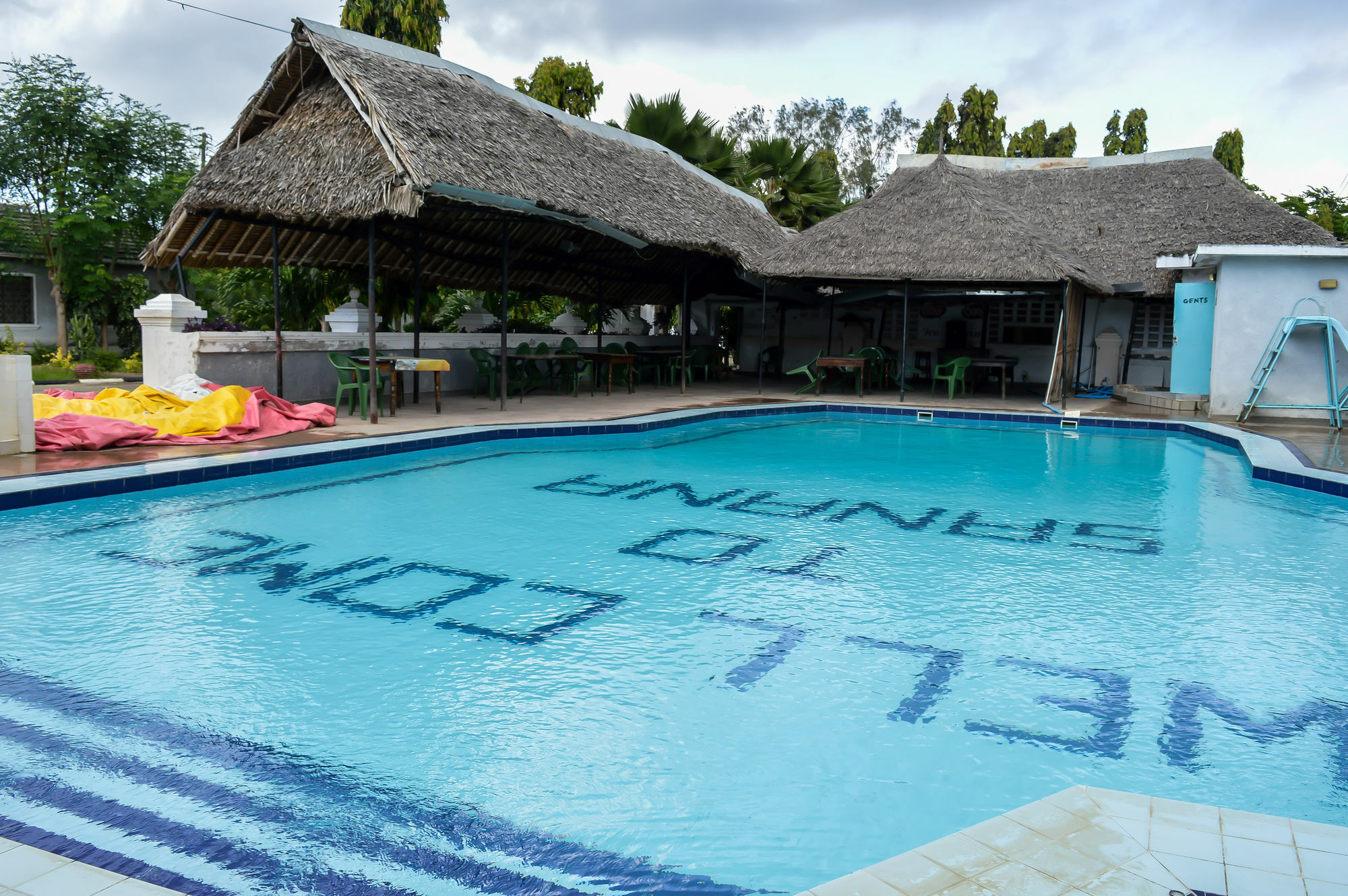 Sanana Conference Center And Holiday Resort Mombasa Bagian luar foto